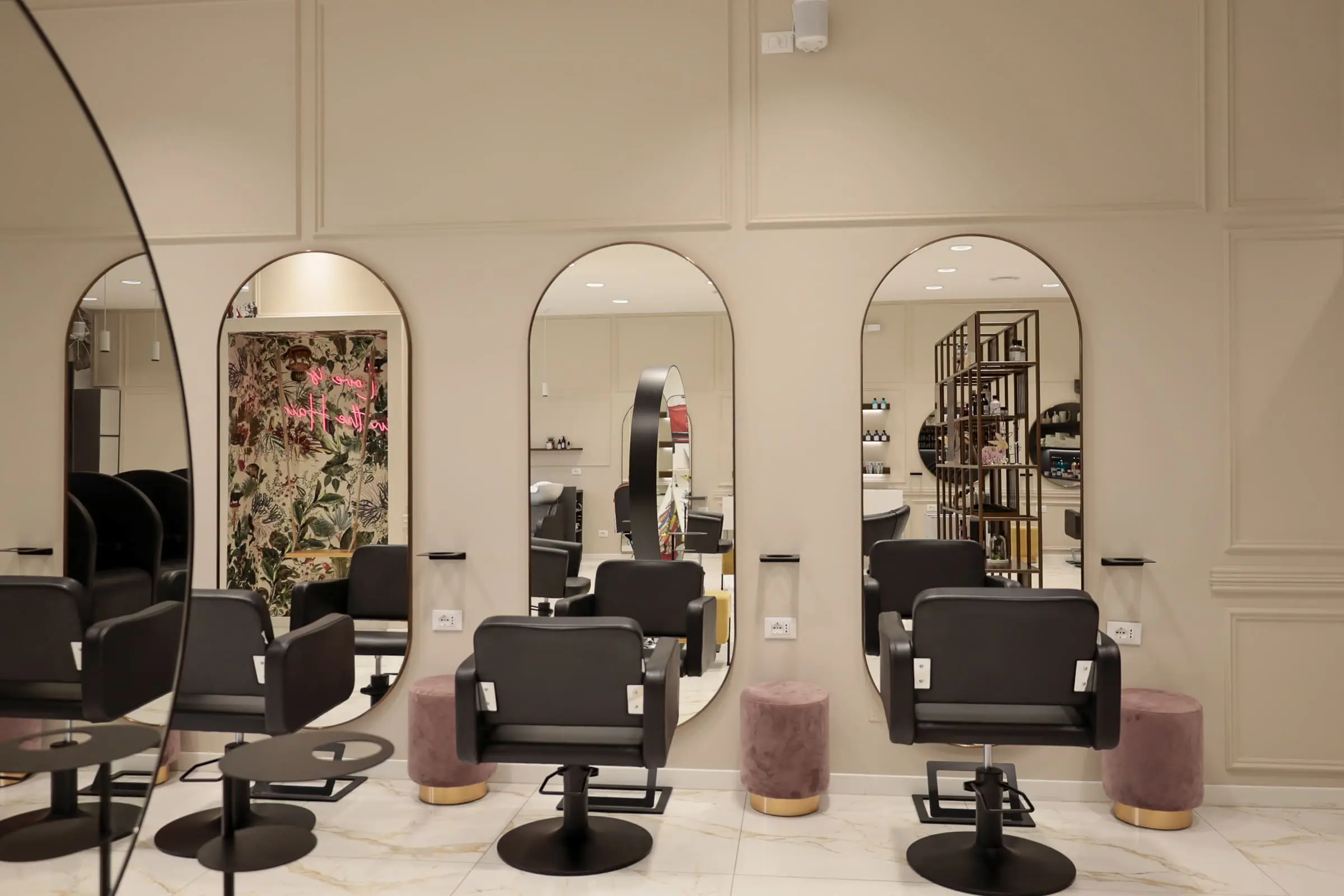 Atmosfera e design del salone di parrucchiere